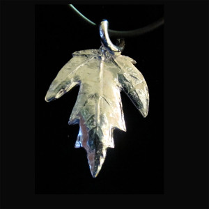 Medium Leaf Pendant