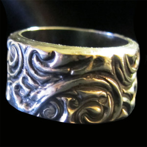 Large Flat Band Ring